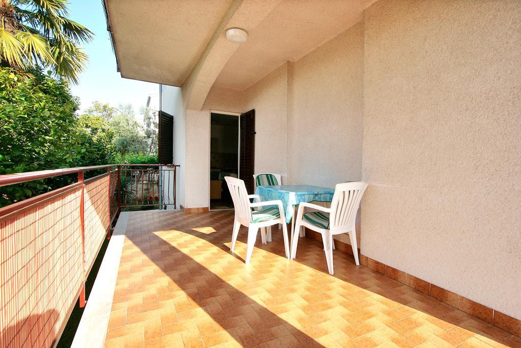 Apartment Ines Porec Bagian luar foto