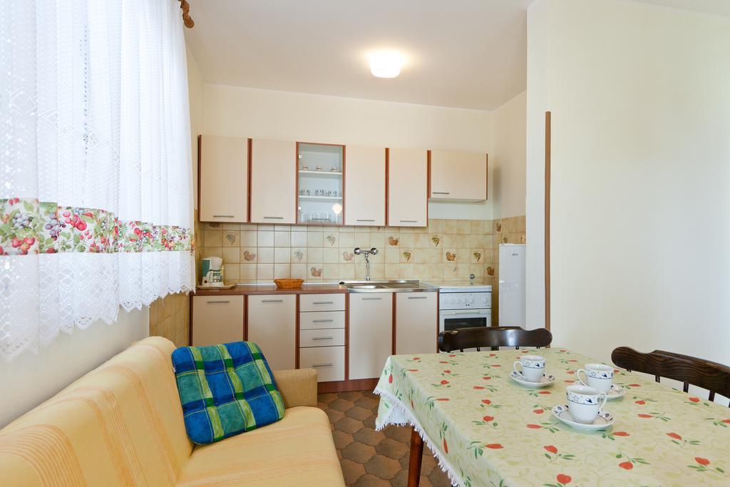 Apartment Ines Porec Bagian luar foto